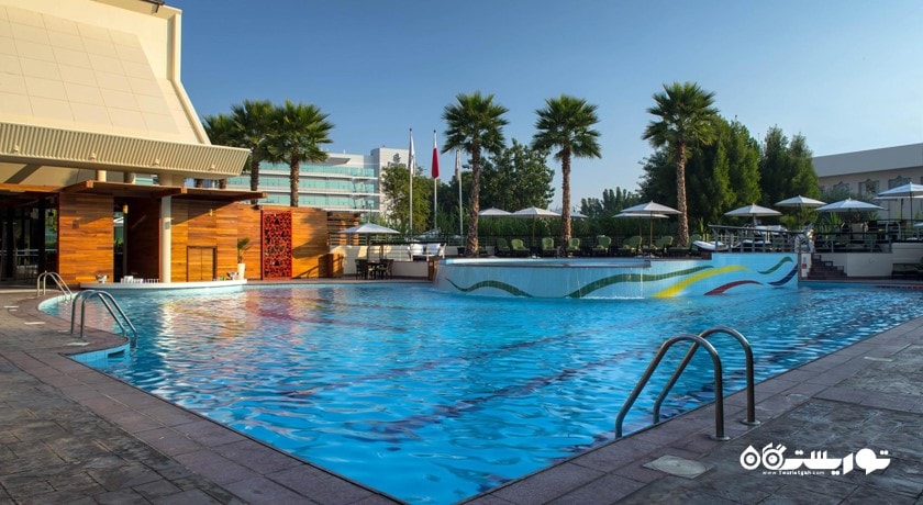 نمای کلی استخر روباز هتل